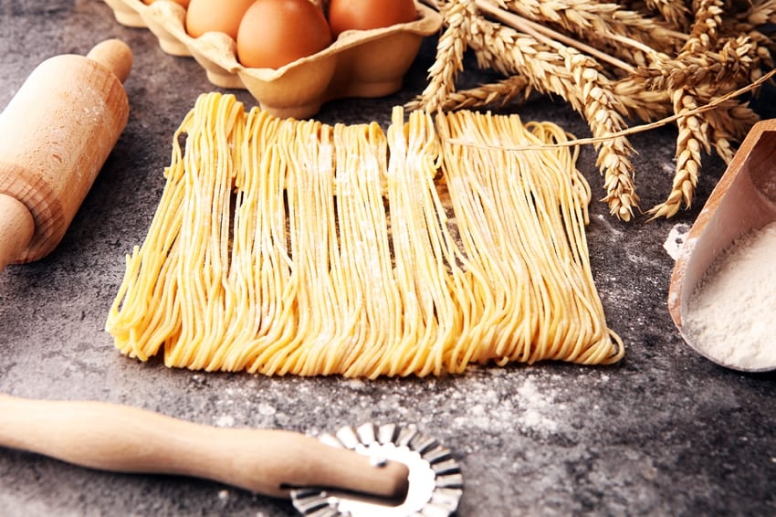 Does pasta contain shop egg
