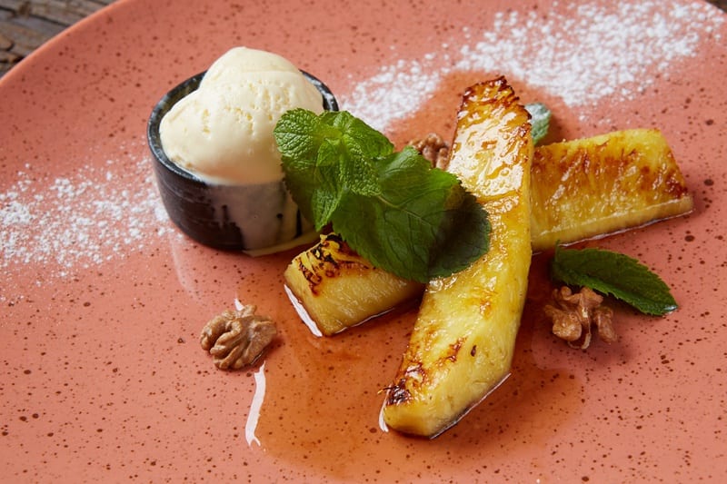 Grilled pineapple with vegan ice cream