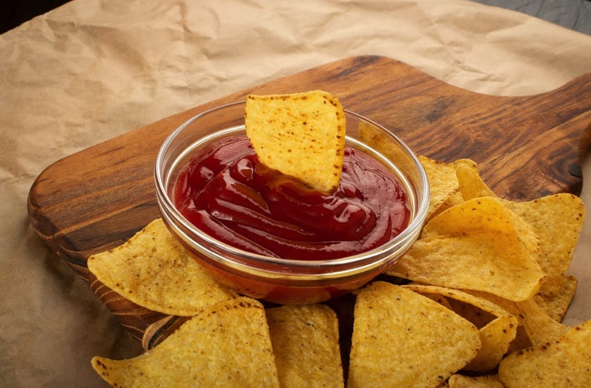 Crisps with condiment