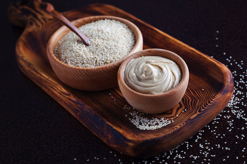 Tahini & sesame seeds