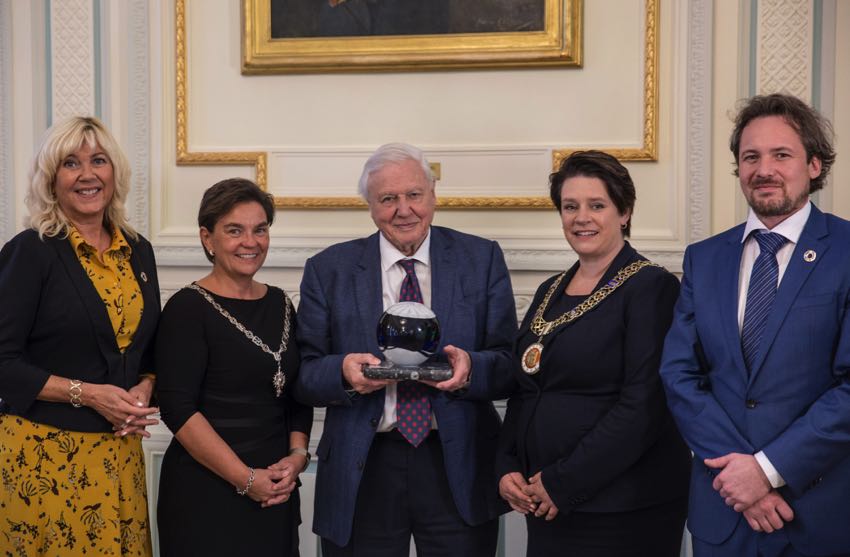 Attenborough receiving an award in 2018